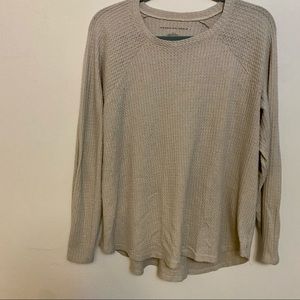 Cream long sleeve American eagle shirt. Size:large